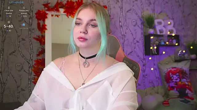 Snapshot of Moon_Valkyrie chatting on September 2025 08:17:01 AM Moon Valkyrie online show from September 2025 08:17:01 AM