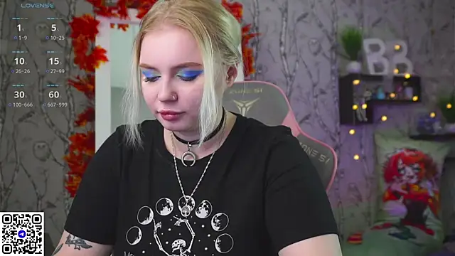 Snapshot of Moon_Valkyrie chatting on October 2025 08:55:02 AM Moon Valkyrie online show from October 2025 08:55:02 AM