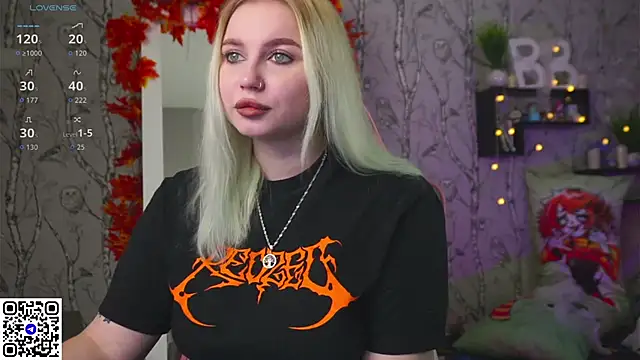 Snapshot of Moon_Valkyrie chatting on November 2025 08:47:02 AM Moon Valkyrie online show from November 2025 08:47:02 AM