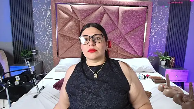 Snapshot of Amanda-Cruz chatting on December 2025 09:20:02 PM Amanda-Cruz online show from December 2025 09:20:02 PM