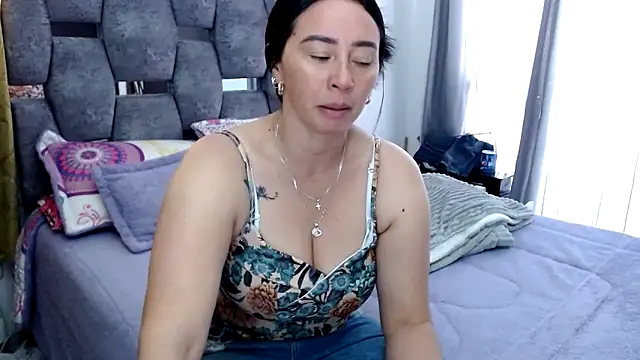 Snapshot of sara_hott_1 chatting on October 2025 01:40:02 PM sara hott 1 online show from October 2025 01:40:02 PM