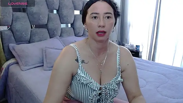 Snapshot of sara_hott_1 chatting on October 2025 02:54:01 PM sara hott 1 online show from October 2025 02:54:01 PM