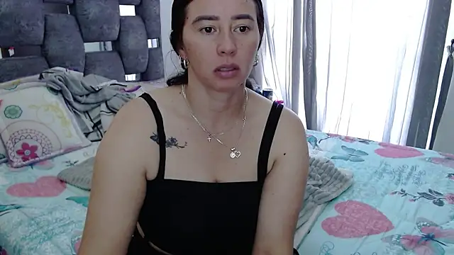 Snapshot of sara_hott_1 chatting on November 2025 02:43:02 PM sara hott 1 online show from November 2025 02:43:02 PM