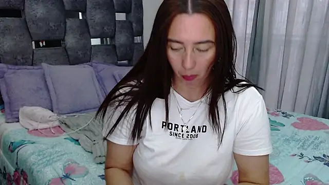 Snapshot of sara_hott_1 chatting on November 2025 08:07:02 PM sara hott 1 online show from November 2025 08:07:02 PM