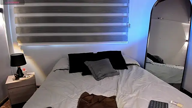 MERIDA TAYLOR online show from February 2026 02:10:02 PM