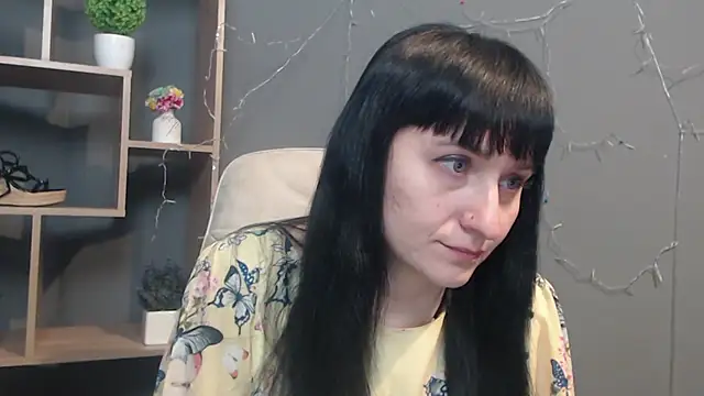 NinaFlawlees online show from November 2025 01:03:01 PM