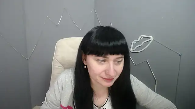 NinaFlawlees online show from April 2026 12:10:01 PM