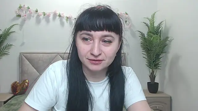 NinaFlawlees online show from May 2026 06:18:02 AM