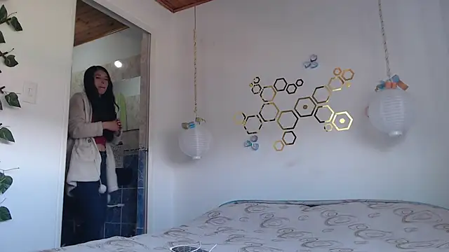 adriscute online show from February 2025 09:12:01 PM