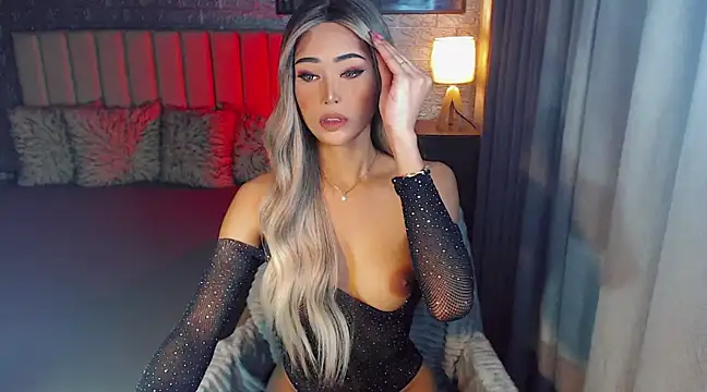 Snapshot of Miss_Amandaversace chatting on February 2025 08:40:01 PM Miss Amandaversace online show from February 2025 08:40:01 PM
