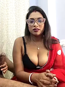 Queen Dolly online show from December 2025 04:56:01 PM