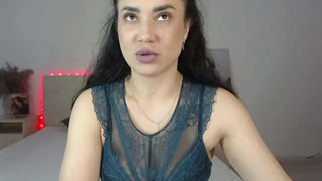 Snapshot of RoxannePure chatting on April 2026 03:54:02 AM RoxannePure online show from April 2026 03:54:02 AM