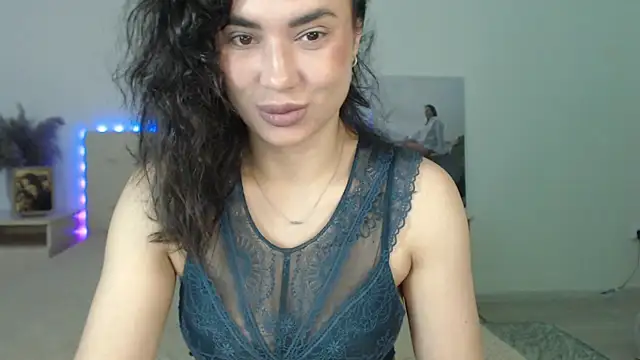 Snapshot of RoxannePure chatting on May 2026 04:21:02 AM RoxannePure online show from May 2026 04:21:02 AM