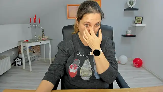 LollaGirl online show from February 2025 04:14:02 AM