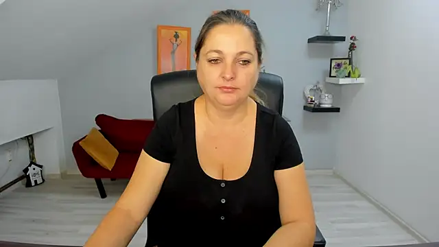 LollaGirl online show from October 2025 03:18:02 AM