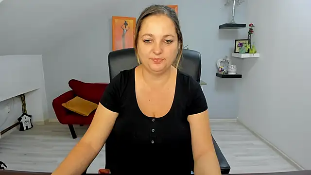 LollaGirl online show from October 2025 03:20:02 AM