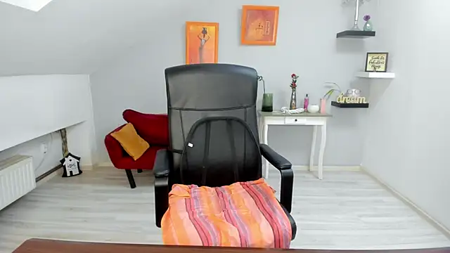 LollaGirl online show from November 2025 04:22:01 AM