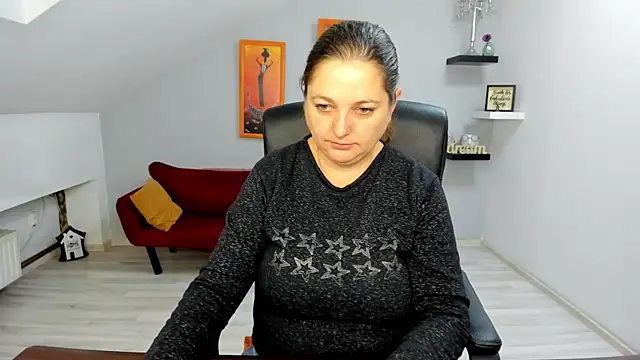 LollaGirl online show from November 2025 04:12:01 AM