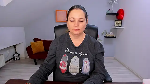 LollaGirl online show from March 2026 04:07:02 AM