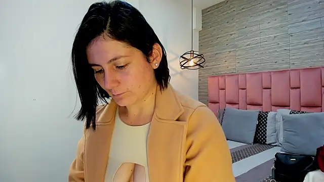 SarahDeyvis online show from February 2025 02:14:02 PM