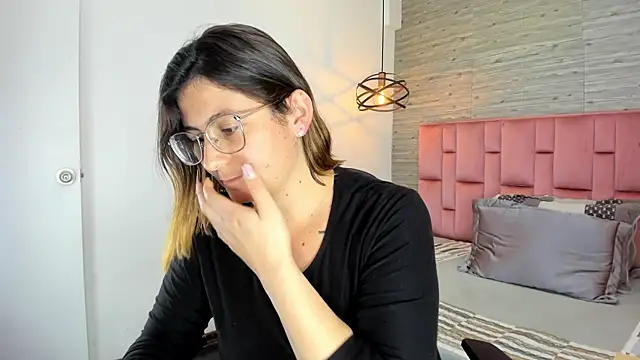 SarahDeyvis online show from October 2025 05:23:02 PM