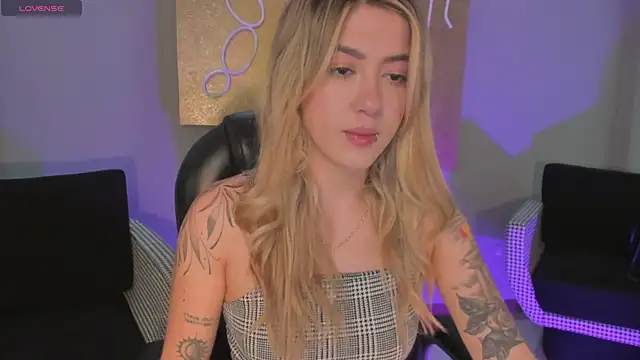 EveBensonX online show from November 2025 12:48:02 PM