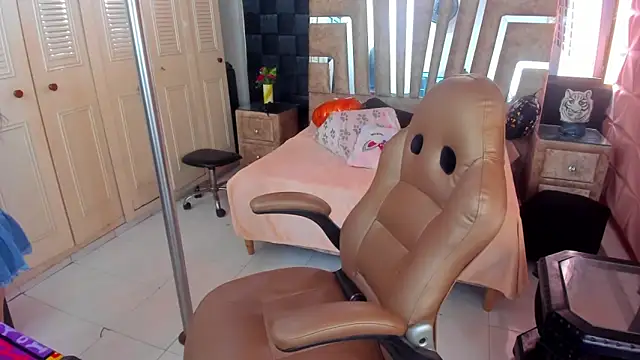 cute sassy online show from October 2025 05:35:02 PM