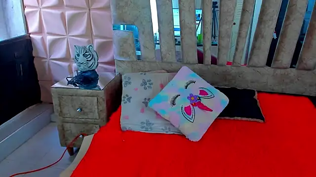 cute sassy online show from March 2026 10:14:02 PM