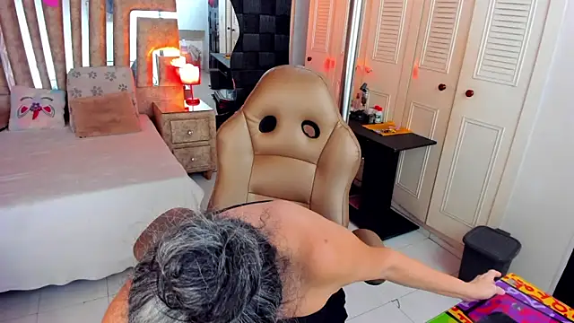 cute sassy online show from April 2026 01:04:02 PM