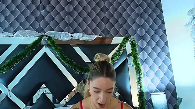 victoriaa lee  online show from December 2024 07:32:01 PM