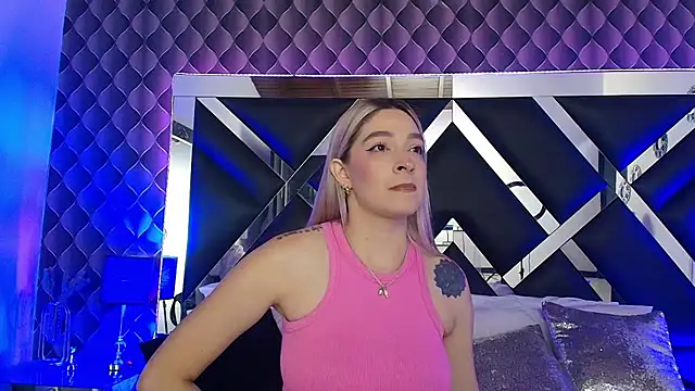 victoriaa lee  online show from December 2025 09:13:02 PM