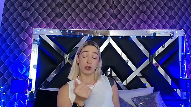 victoriaa lee  online show from March 2026 07:52:01 PM