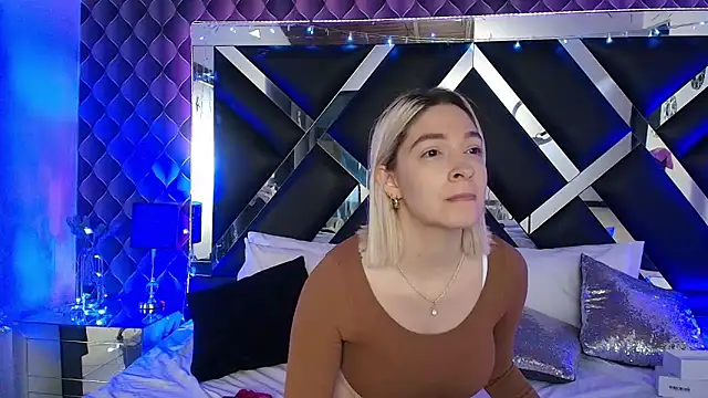 victoriaa lee  online show from April 2026 07:39:02 PM