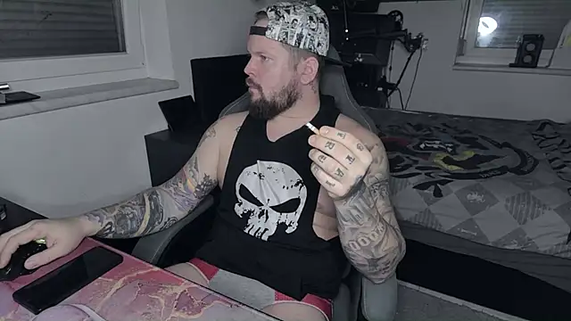 xBuzzRightHerex online show from December 2024 07:47:02 AM