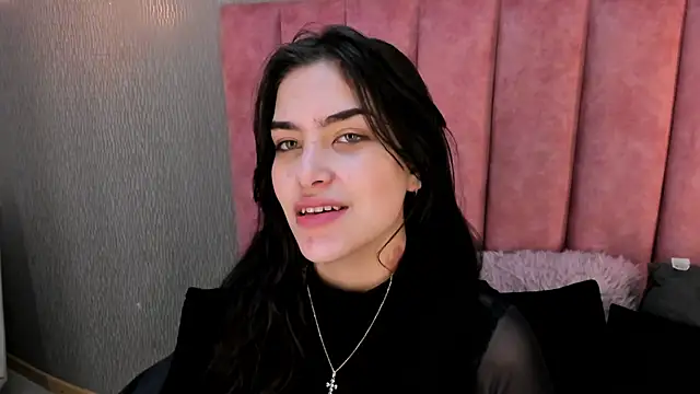 Alexa Thaylor  online show from November 2025 01:44:02 PM