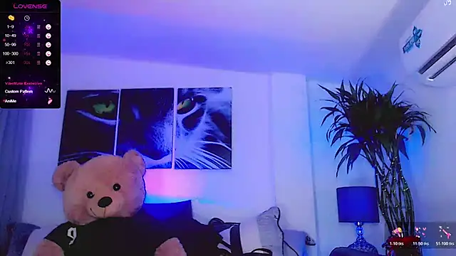 Snapshot of Sophiesweet5 chatting on February 2026 04:11:02 PM Sophiesweet5 online show from February 2026 04:11:02 PM