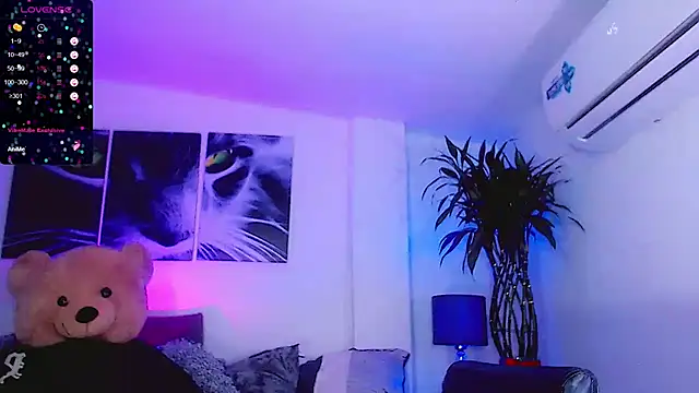 Snapshot of Sophiesweet5 chatting on March 2026 07:13:02 AM Sophiesweet5 online show from March 2026 07:13:02 AM