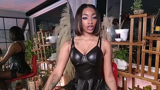 Snapshot of emely_brandon chatting on December 2024 01:07:02 AM emely brandon online show from December 2024 01:07:02 AM