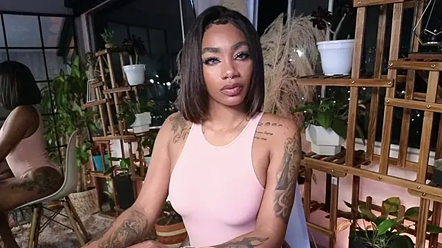 Snapshot of emely_brandon chatting on December 2024 02:15:02 AM emely brandon online show from December 2024 02:15:02 AM