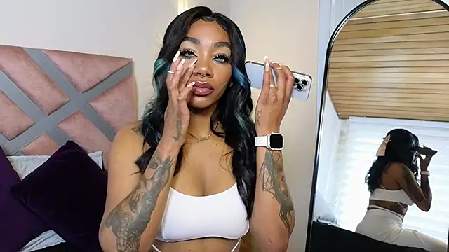 Snapshot of emely_brandon chatting on March 2025 04:38:02 PM emely brandon online show from March 2025 04:38:02 PM