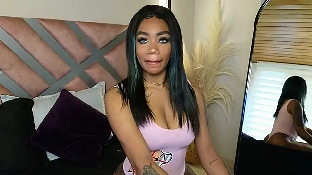 Snapshot of emely_brandon chatting on March 2025 06:52:01 PM emely brandon online show from March 2025 06:52:01 PM