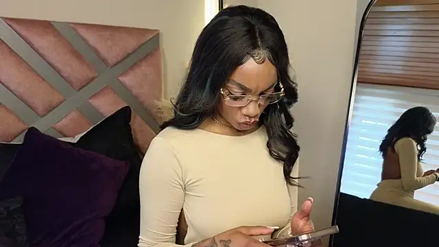 Snapshot of emely_brandon chatting on March 2025 07:44:02 PM emely brandon online show from March 2025 07:44:02 PM