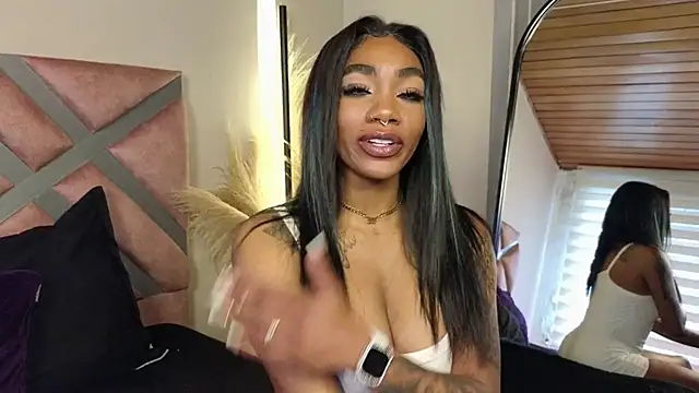 Snapshot of emely_brandon chatting on March 2025 04:11:02 PM emely brandon online show from March 2025 04:11:02 PM