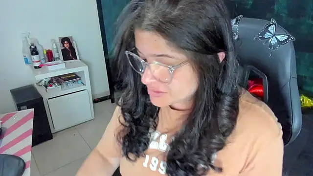 Snapshot of BellaFlaming chatting on January 2025 11:51:01 AM BellaFlaming online show from January 2025 11:51:01 AM