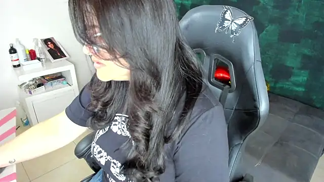 Snapshot of BellaFlaming chatting on January 2025 11:20:02 AM BellaFlaming online show from January 2025 11:20:02 AM