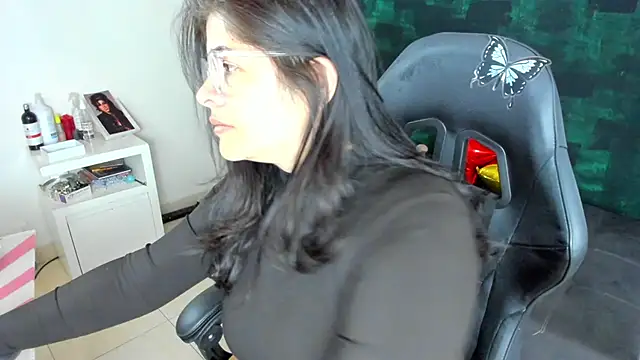 Snapshot of BellaFlaming chatting on January 2025 10:27:02 AM BellaFlaming online show from January 2025 10:27:02 AM