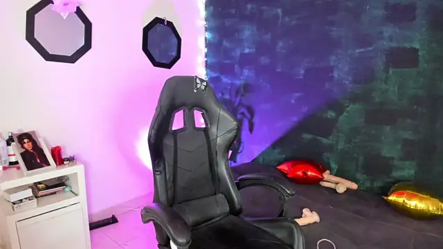 Snapshot of BellaFlaming chatting on January 2025 06:10:02 PM BellaFlaming online show from January 2025 06:10:02 PM