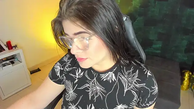 Snapshot of BellaFlaming chatting on January 2025 11:06:02 AM BellaFlaming online show from January 2025 11:06:02 AM