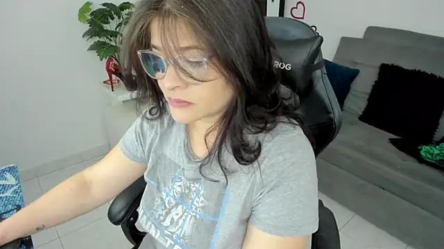 Snapshot of BellaFlaming chatting on March 2025 10:17:01 AM BellaFlaming online show from March 2025 10:17:01 AM