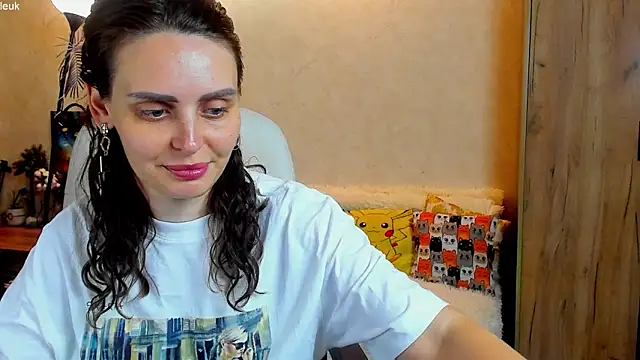 mia grantes online show from October 2025 08:18:02 PM